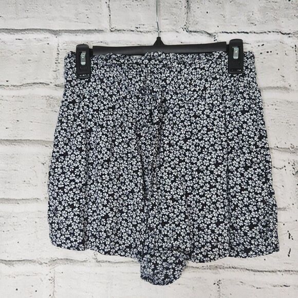 Abercrombie & Fitch Women's Navy Blue White Floral-Print Shorts Size Small - Picture 1 of 13